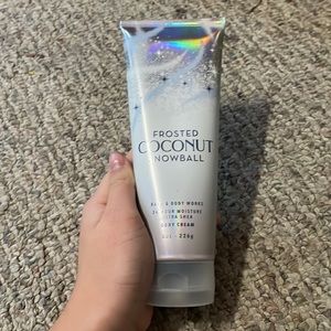 Frosted coconut snowball Bath and Body Works Body cream lotion